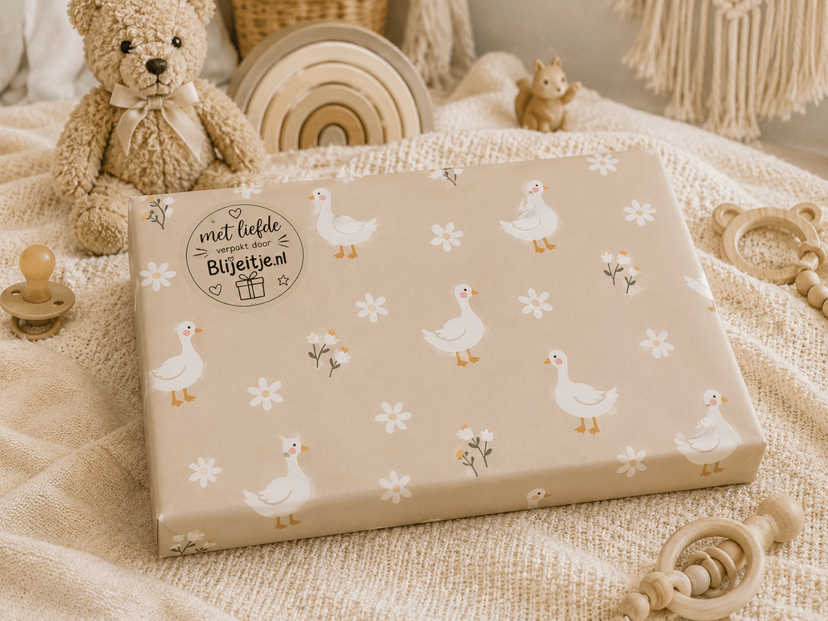 Blijeitje Luxe Kraamcadeau Unisex – Jollein Hydrofiele Doek, Rammelaar & Romper - Blij Eitje