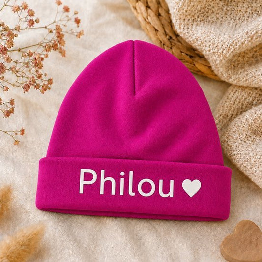 Babymutsje Fuschia met Naam – Gepersonaliseerd Newborn Mutsje Roze – Kraamcadeau Baby – Fuschia meisje - Blij Eitje