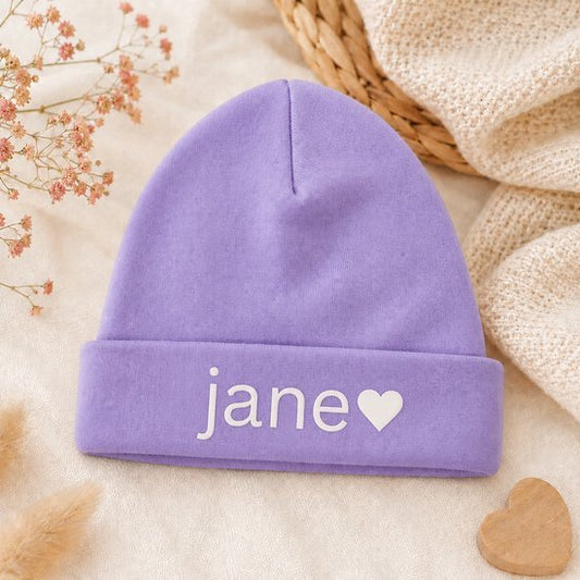 Babymutsje met Naam paars – Gepersonaliseerd Newborn Mutsje paars – Kraamcadeau Baby – Paars Unisex - Blij Eitje