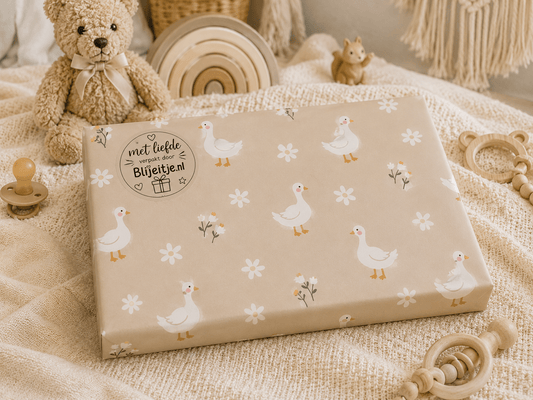 Blijeitje Luxe Kraamcadeau Unisex – Jollein Hydrofiele Doek, Rammelaar & Romper - Blij Eitje
