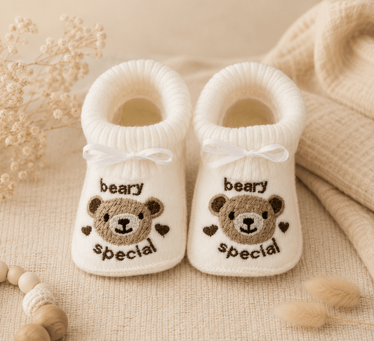 Blijeitje - Teddy Collection - Kraamcadeau & Zwangerschapscadeau, Babyshower, Gender Reveal - Mom Bag Luiertas met Luieretui, Hydrofiele Doek, Rammelaar & Babyslofjes - Blij Eitje